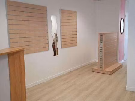 vente bureaux et commerces à lamure-sur-azergues (69870) : à vendre / 28m² lamure-sur-azer