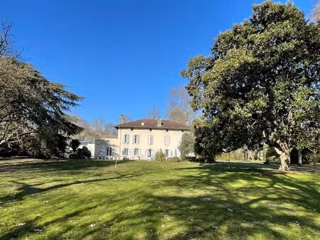 propriété d'exception de 520 m2 à 15 minutes de montauban