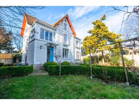 jolie maison rénovée avec goût  très au calme  à 9 min du rer a