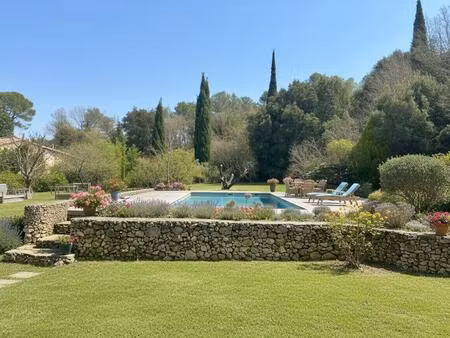 maison de charme t8 sur les hauteurs de simiane-collongue
