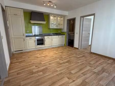 appartement 1 ch  parquet  près du centre dinant