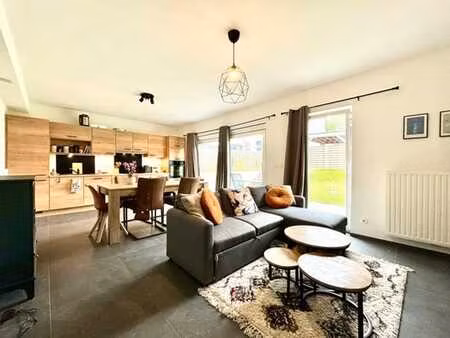 appartement 2 chambres  terrasse et jardin et carports!