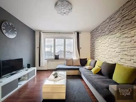 place de la constitution: appartement 1 chambre + bureau/ ve