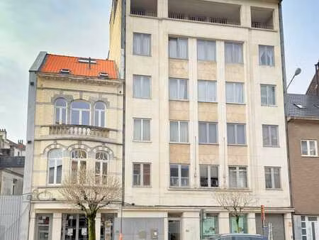 ancienne agence bancaire sur 3 niveaux + 2 parkings(+30000€)