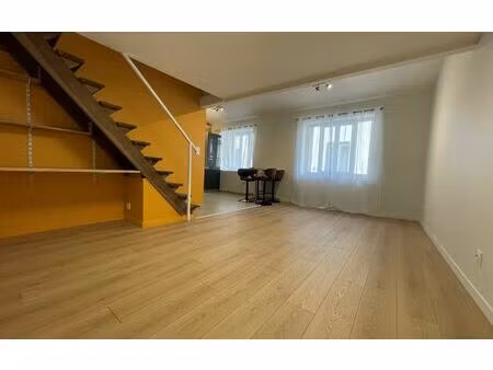 location appartement  37 m² t-3 à caluire-et-cuire  790 €