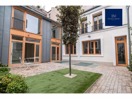 maison de 210m2 avec terrasse de 83m2 située à 300m de la ma