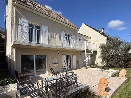 ref 2203-a : maison 5 chambres. gare à pied