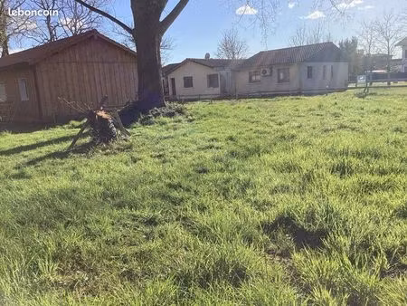 terrain 700m2 centre village