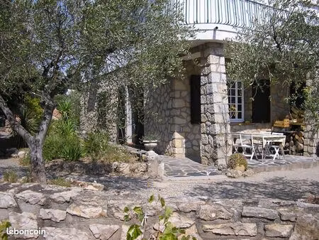 r de villa meublé avec parking trans en provence