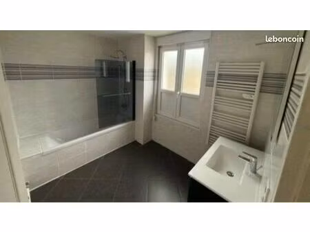 bel appartement 56 m2 dans maison proche tout commerce