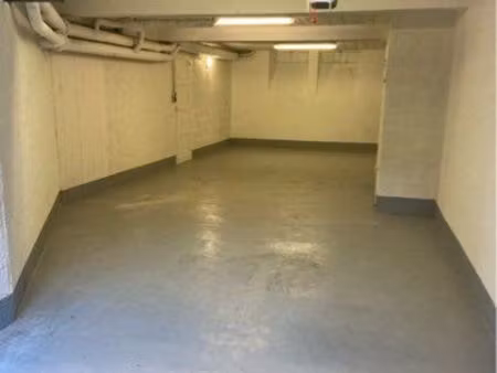 garage / local / entrepôt marseille 13008