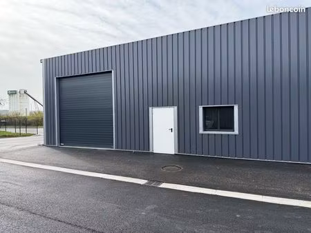 locale à louer 250 m2