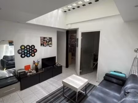 joli 2 pièces entièrement équipé boulevard du jeu de ballon