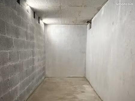 métro ourcq - cave / parking 2 roues de 8m² accessible par ascenseur - à louer