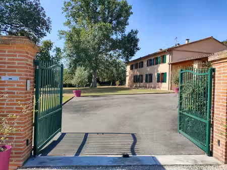 vacquiers – ancienne ferme rénovée de 340 m² sur 9 000m² d