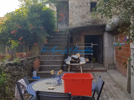 grande maison de village avec 6 pièces avec jardin