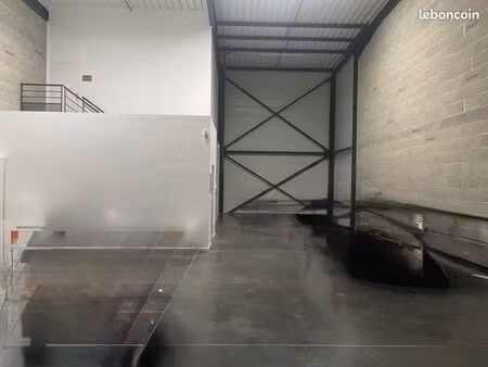 local d’activité 239m2 - meyzieu parc majoland