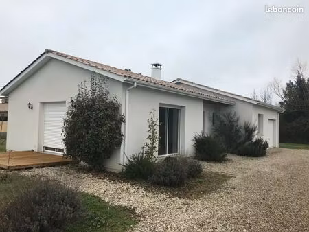 maison à louer avec 3 chambres à arveyres