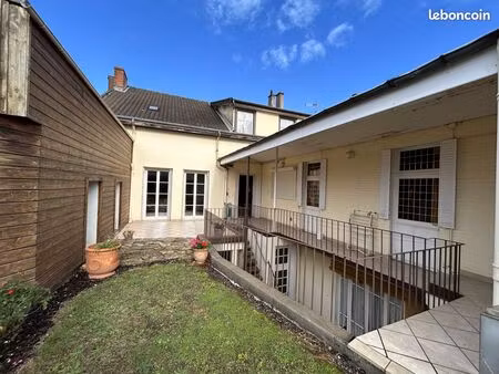 maison 9 pièces 137 m²