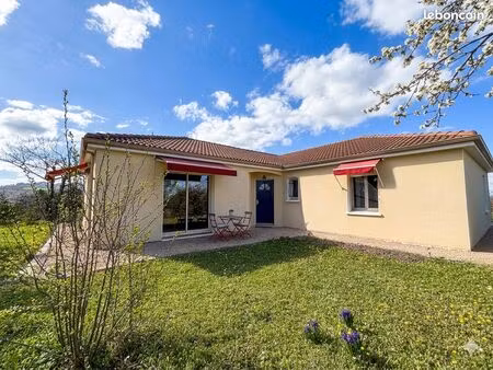 agréable maison familiale récente avec terrain autour