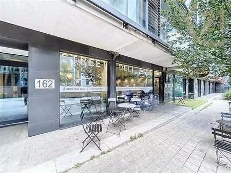 quartier europpéen – commerce a vendre construction récente