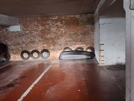 parking intérieur à louer – schaerbeek rue du saphir 35
