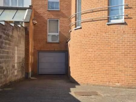 emplacement de parking ouvert