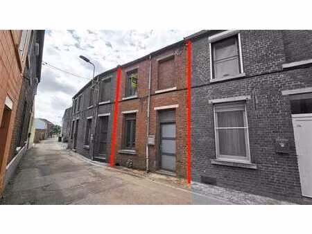 maison à rénover + cour