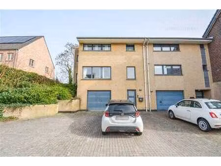 maison familiale spacieuse avec 3 chambres à coucher à louva