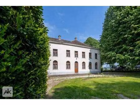 charmante propriété à rénover située à la minerie