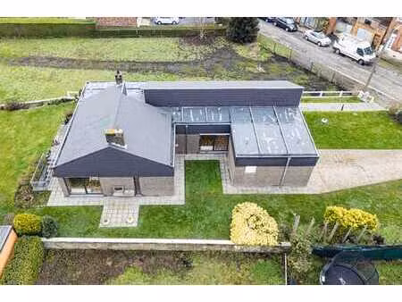 magnifique villa plain pied+ jardin