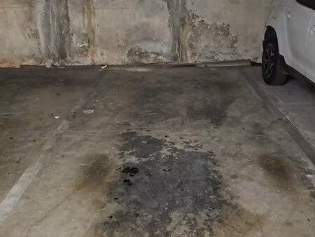 place de parking sécurisée