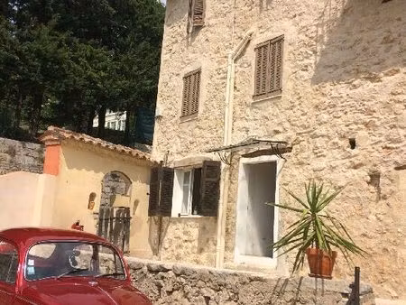 f2 rez de chaussée parking au calme