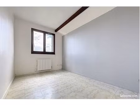 t1 bis meublé idéal jeune couple – proximité immédiate du centre commercial de saint genis