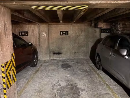 vend parking métro dugommier 75012