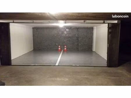 garage/ box fermé dans un immeuble de standing paris 14e