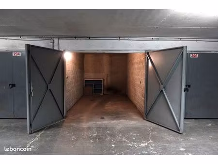 parking fermé / box / garage fermé 13 m² - paris 18ème