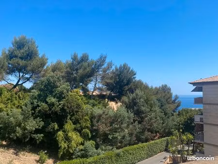 cannes-croix-des-gardes-4/5 pièces rénové–82 m2-vue mer partielle–terrasse–parking couvert