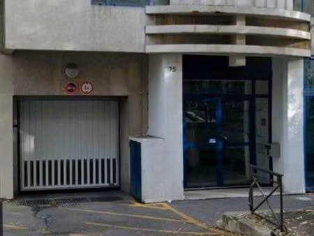 place de parking sous-sol situé au cours gouffe marseille