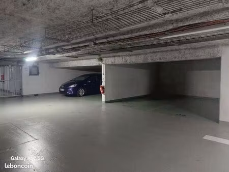 parking privé - 17m2