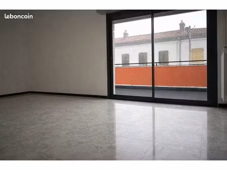 location studio 30 m² marignane