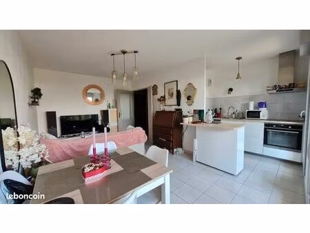 charmant t2 avec terrasse