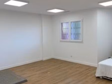 cabinet paramédical 30 m² lumineux – salle d’attente – pmr – 550 cc