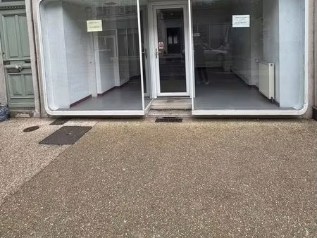 loue local commercial ou bureaux centre ville montluçon