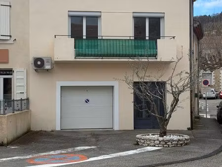 maison de rue + local