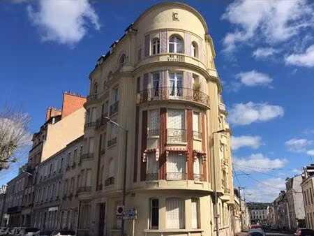 ?très beau t2 vendu meublé en centre ville à découvrir