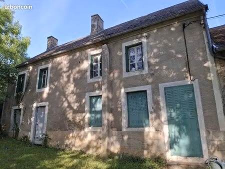 maison à rénover avec granges – 5000 m² de terrain – belle vue