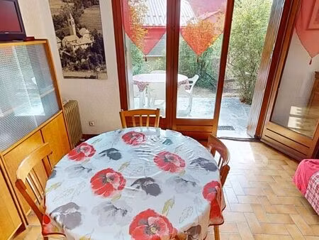 studio lumineux avec jardin