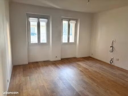 t3 à l’année à proximité du centre de ville