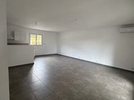 t3 lumineux avec grande terrasse